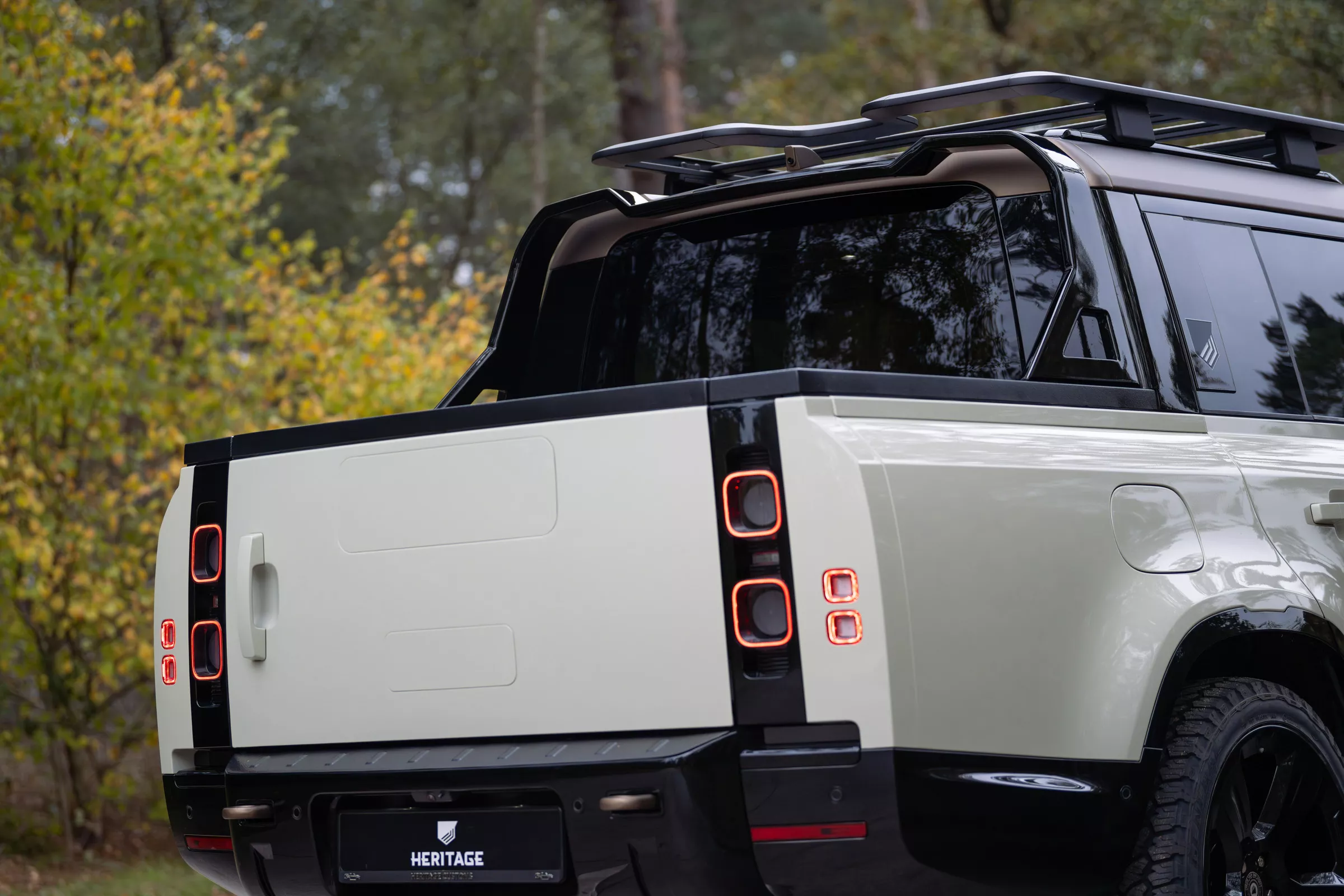 Land Rover Defender 